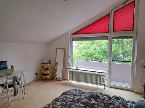 Foto - Dachgeschossstudio (1 Zimmer) - 420,00&nbsp;EUR Kaltmiete, ca.&nbsp; 30,00&nbsp;m&sup2;