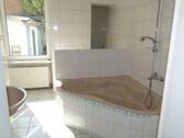 Foto - Großes Bad mit Fenster, kostenfreier Stellplatz, 3-Zimmer-Wohnung