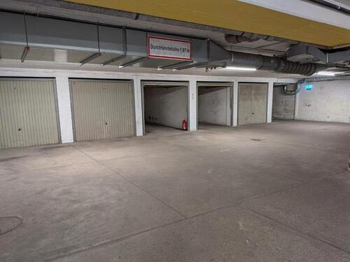 Foto - Tiefgarage mit Einzelgaragen - 72,00&nbsp;EUR Miete,