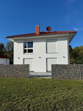 Foto - Einfamilienhaus in ruhiger Wohngegend mit Terrasse und Garten