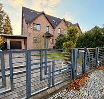 Edle DHH mit Pool, Wellness & Luxus-Küche – 2900€ Nettokaltmiete - Berlin Spandau