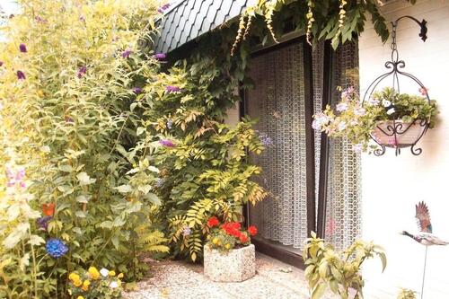 Foto - Großzügiger Winkelbungalow (Fußbodenheizung, Garage, Satteldach)