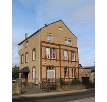 Wohnhaus 3 Geschosse+Ausstellungshalle + 5 Garagen Münstermaifeld - Kalt