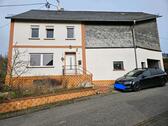 Foto - Teilsaniertes Bauernhaus mit Lagerfläche, Garage und Garten