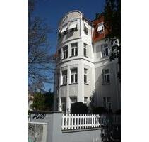 Wohnoase in Stadtfeld- Ost am Glacisparkt mit Holzfußboden, Badewanne u. Dusche, Aufzug u. Balkon - Magdeburg Nordwest
