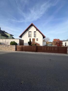 Foto - Charmantes Einfamilienhaus mit Garten, Kamin und Einzelgarage in