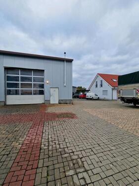 Foto - Großes Gewerbegrundstück mit Haus und LKW-Halle in Fürth