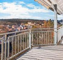 4-Zi.-Maisonette mit Hausgefühl, Balkon, Bulthaup-Küche, 2 Stpl. - Würzburg Dürrbachau