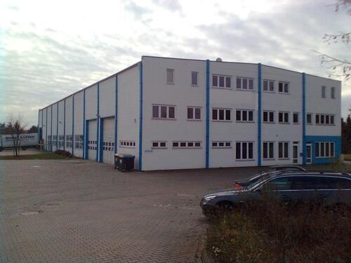 Foto - Lagerhalle, Produktionshalle Höhe 9,4 m 3 Sektionaltore mit Büro