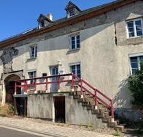 Bauernhaus mit Garten, Scheune und 2 Appartements - Osburg