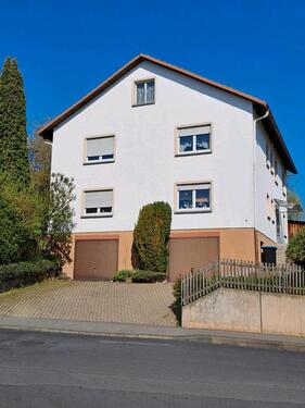 Foto - Mehrfamilienhaus mit Zwei Garagen