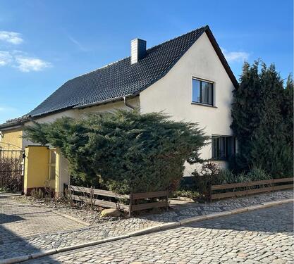 Foto - Freistehendes Einfamilienhaus mit Doppelgarage und Garten