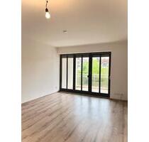 Helle 2-Zimmer-Wohnung mit großem Balkon und Küche mit Glasfront - Unterschleißheim