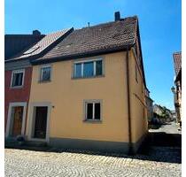 Sanierungsbedürftiges Haus - 79.000,00&nbsp;EUR Kaufpreis, ca.&nbsp; 112,00&nbsp;m&sup2; in Frickenhausen am Main (PLZ: 97252)
