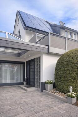 Foto - Attraktive Wohnung mit Südterrasse, eigenem Garten und separatem Eingang