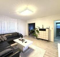 Wohnen mit Aussicht: Geräumige 3-Zimmer-Wohnung mit 2 Balkonen und Blick auf die Weinberge - Stuttgart Hedelfingen