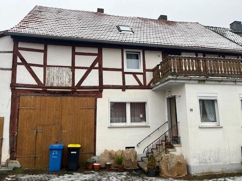 Foto - Fachwerkhaus mit Carport, großem Garten & einer Halle