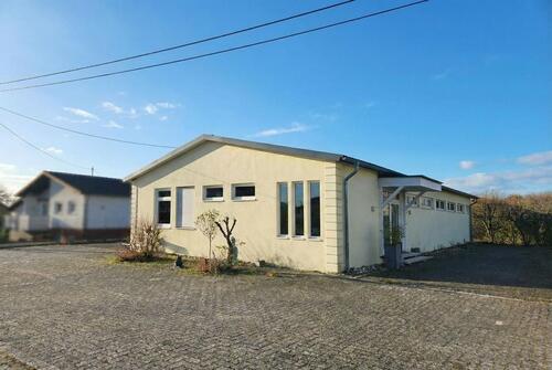 Foto - Hochwertig ausgestattete Gewerbehalle in verkehrsgünstiger Lage