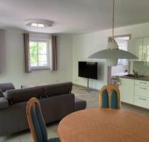 Helle 2- Zimmer-Wohnung mit Balkon in Forstinning