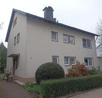 Zweifamilienwohnhaus im Grünen, zentral gelegen, Ausbaupotential - Remagen