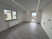 Foto - Wohnung neu_3,5 Zimmer_hell_BALKON_Erstbezug_hochwertig_Wollbach