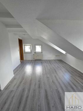 Foto - *Dachgeschosswohnung für Singles*