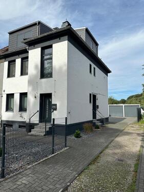 Foto - 2 Familienhaus mit großen Garten und Grundstück
