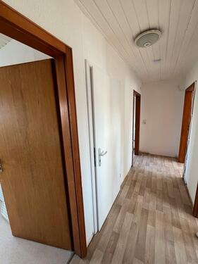 Foto - 3 ZKB renovierte Dachgeschosswohnung in SB-Burbach zu vermieten