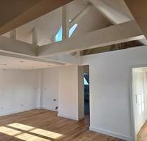 Erstbezug nach Sanierung: 2 Zi. Luxus-Dachgeschosswohnung im Herz - Troisdorf