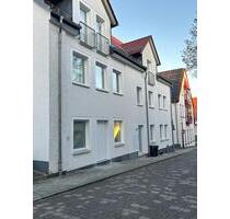 Kernsanierte 2-Zimmer-Wohnungen mitten in Büren.