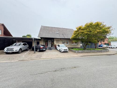 Foto - Modernisiertes Einfamilienhaus mit großem Grundstück & Keller