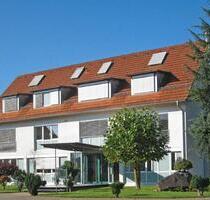 hochwertige helle Wohnung mit Garten, Wintergarten und Terrasse - March