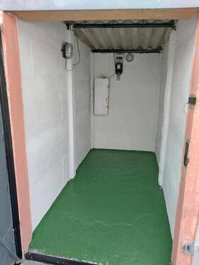 Foto - Garage Werkstatt mit Strom Anschluss Motorrad Lager