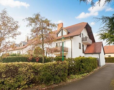 Foto - ERSTBEZUG nach Sanierung: 2-RWE im Landhaus! EBK! TG-Stellplatz