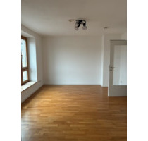 Helle und schön geschnittene 1-Zimmer-Wohnung mit Einbauküche & Aufzug in Landshut