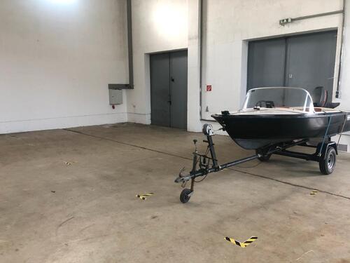 Foto - Biete KFZ Anhänger Stellplatz in Gemeinschaftshalle