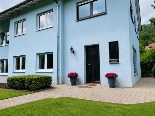 Foto - Großes Haus mit schönem Garten in einer ruhige Seitenstraße