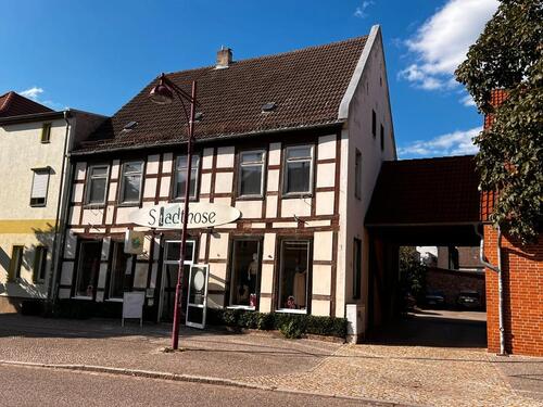 Foto - Zentrales Geschäfts- und Wohnhaus in der Innenstadt von Genthin