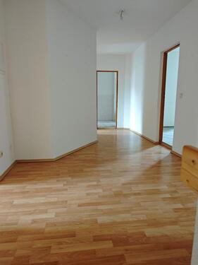 Foto - Großzügige 2-Raum-Whg. mit Balkon und Stellplatz