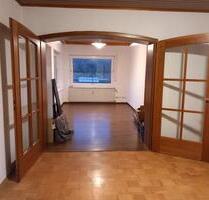 5 Zimmer Wohnung in Goßfelden - 990,00&nbsp;EUR Kaltmiete, ca.&nbsp; 170,00&nbsp;m&sup2; in Lahntal (PLZ: 35094)