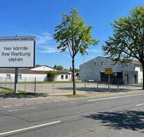 Sichtbare, große Freifläche mit angrenzendem Büro und Garage - Oranienburg