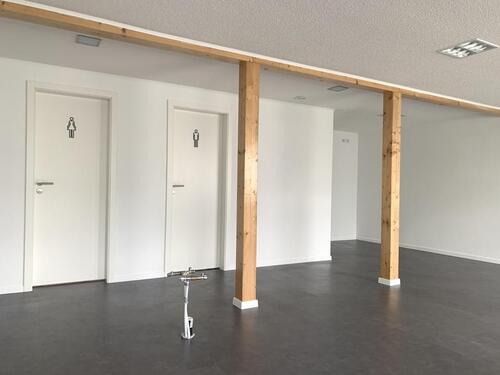 Foto - Ideal als Imbiss, Café oder Bar: Sofort bezugsbereite Gewerbefläche in direkter Bahnhofsnähe (ca. 97 m²) mit kleiner Terrasse