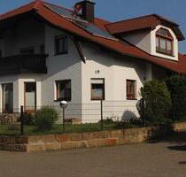 Exklusive 4,5-Eigentumswohnung mit Terrasse, Garten und Garage - Sinsheim