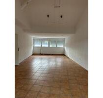 Renovierte 80 m² Dachgeschosswohnung mit großem Wohn- & Essbereic - Saarbrücken West