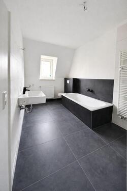 Foto - Großzügig, hell, hochwertig – sanierte 3-Raum-Wohnung im gepflegten Mehrfamilienhaus