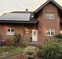 Energiewende schon passiert. Gepflegte DHH mit zwei Wohnungen. - Alpen