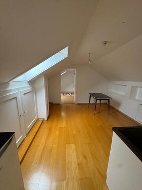 Foto - DG WOHNUNG zur Pauschalmiete - 800,00&nbsp;EUR Kaltmiete, ca.&nbsp; 30,00&nbsp;m&sup2;