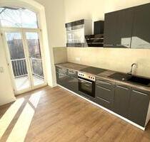 Hochparterre, kl. 3-Zi.-Whg. mit Balkon und neuer Einbauküche (Erstbezug nach Sanierung) - Zwickau