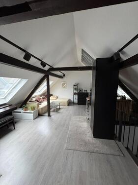 Foto - Außergewöhnliche DG-Wohnung mit Sichtbalken–Düsseldorf Pempelfort