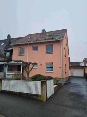 Foto - 2-Familienhaus mit zusätzlicher Dachgeschoßwohnung